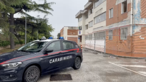 Carabinieri arrestano due pusher in scooter