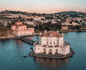 Turismo accessibile, una pedana in mattoncini alla casina Vanvitelliana di Bacoli per le persone con mobilità ridotta