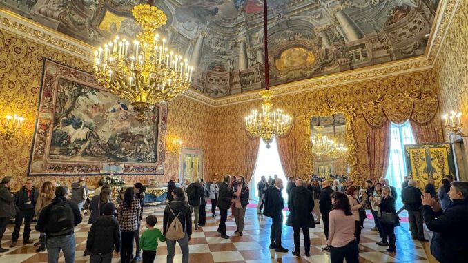 Prima anticamera di Palazzo Reale Napoli.sm