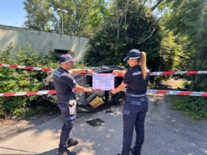 Pomigliano: la polizia locale scopre un “cimitero” a cielo aperto di auto rubate