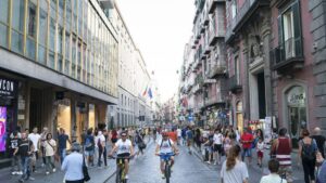 Il commercio che funziona: pedonalizzazione di via Chiaia e via Toledo a Napoli, un’esperienza vincente