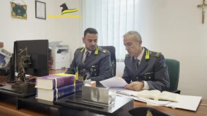 Concussione: in manette un consigliere comunale e un dirigente comunale nel Napoletano