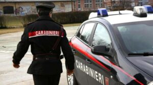 Pomigliano, Spari e bomba carta contro condominio: indagini in corso