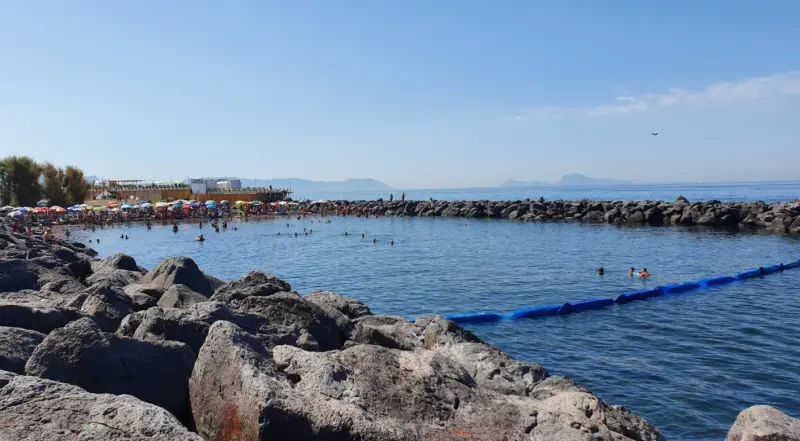 Spari contro lo stabilimento balneare, scatta l’arresto a Ercolano