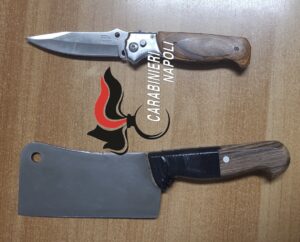 13enne con mannaia e 14enne con coltello, si giustificano con i carabinieri «dobbiamo difenderci»