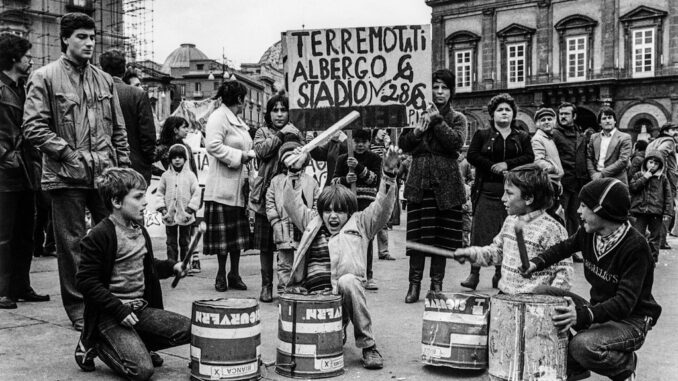 ph©Gianni Fiorito Postterremoto a Napoli1